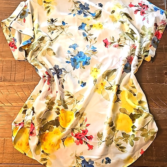 Calvin Klein Floral Roll Tab Short Sleeve Blouse - Picture 7 of 7